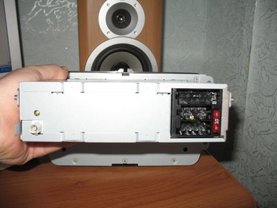 (Челябинск) Продам штатную магнитолу RCD-030